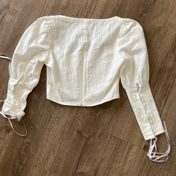 Gorgeous white top - Picture 10 of 10